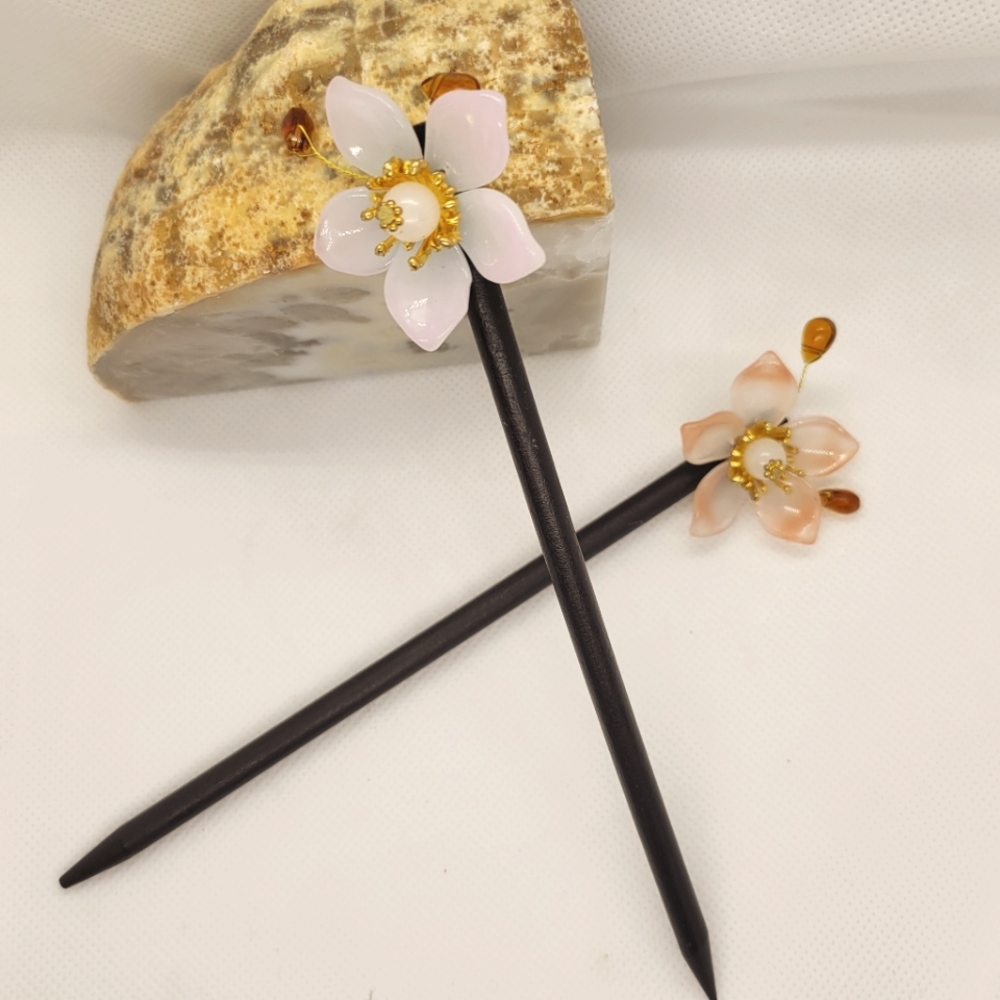 2 Pieces of Flower Hair Chop Sticks